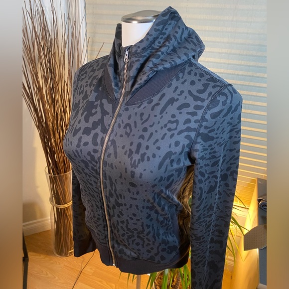 Lululemon Namaskar Hoodie Animal Swirl (Size 8) Charcoal Grey and Black - Picture 5 of 5